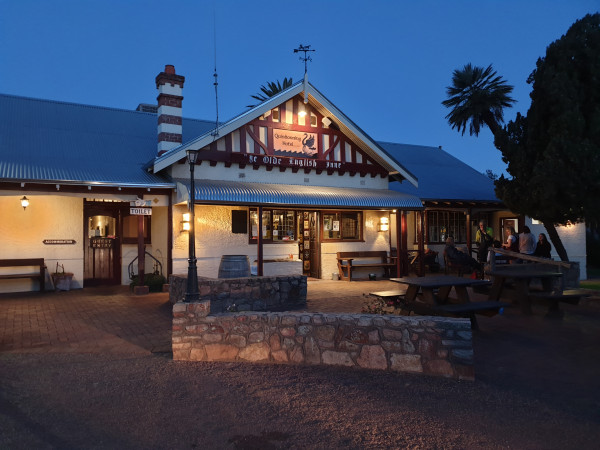 Quindanning Hotel Logo